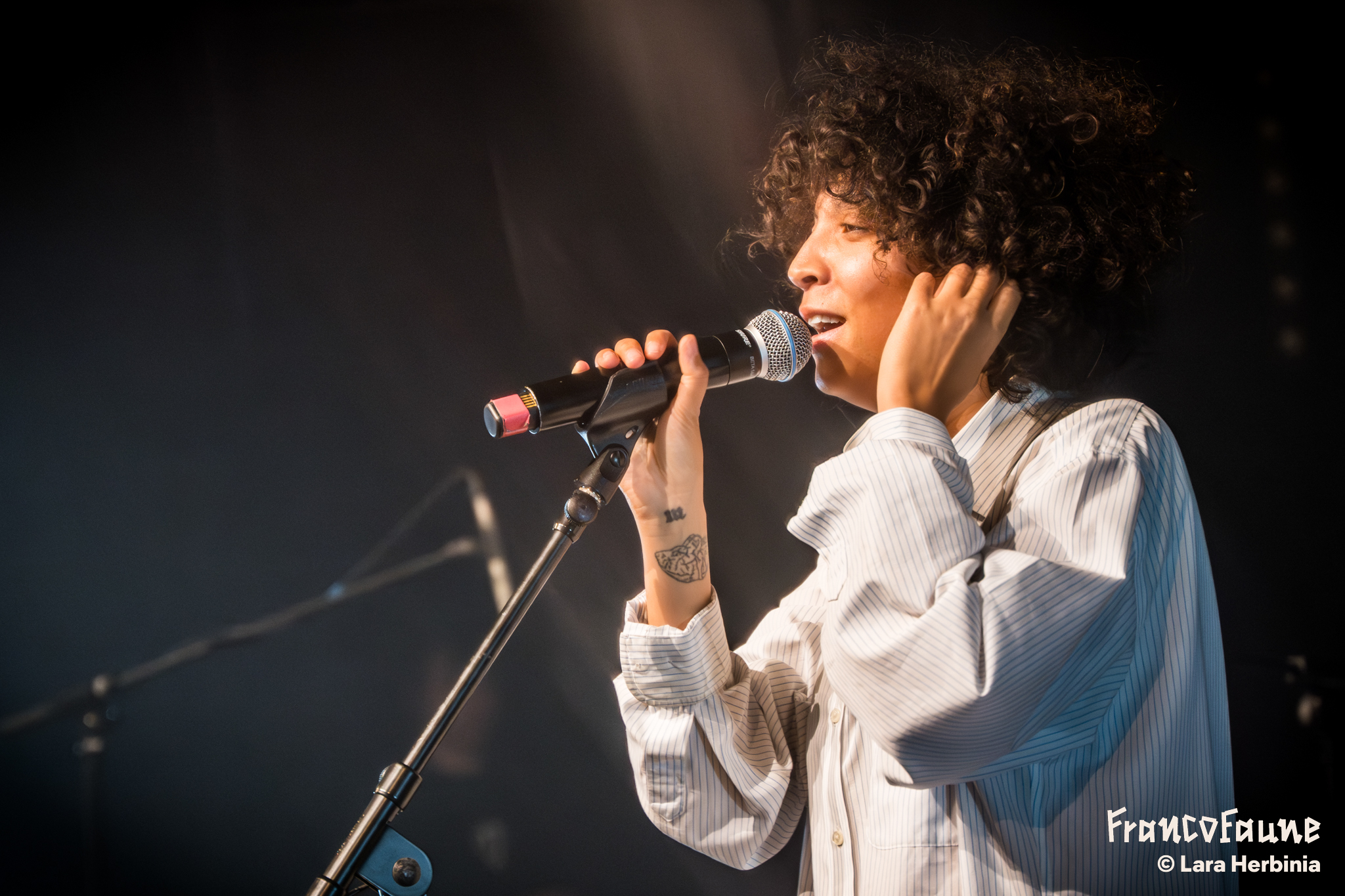 Photos: Léonie Pernet + Raphaël s&rsquo;améliore @ Botanique