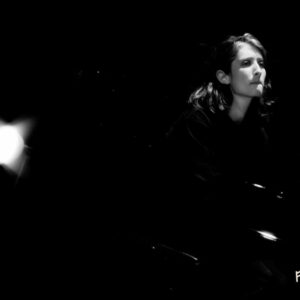 Laura Cahen Laura Cahen @ Maison poème (FrancoFaune 2025) © Lara Herbinia